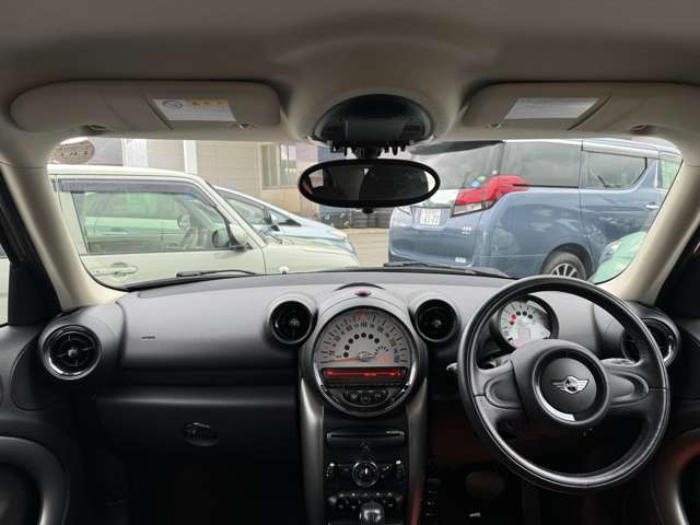 インパネはシンプルなデザインなので、各操作スイッチなども使いやすい位置に配置されています！！