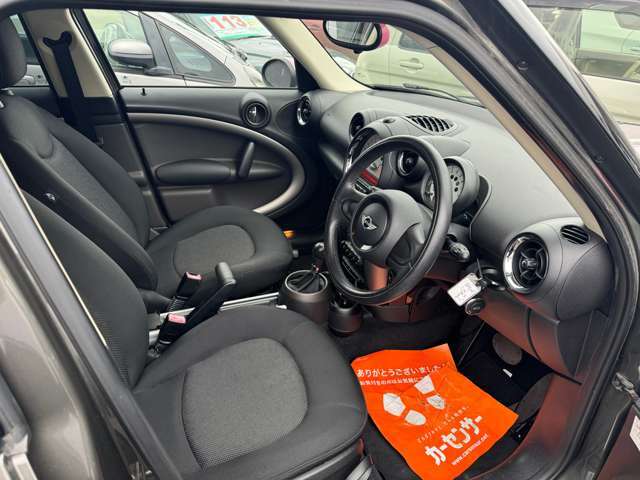 シンプルな運転席で、軽快なドライブを楽しめます！