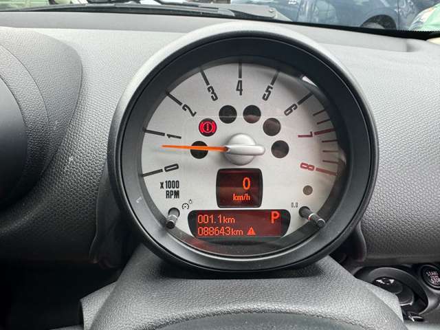 インパネはシンプルなデザイン。各操作スイッチなども使いやすい位置に配置されています！