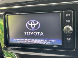 【純正ナビ】人気の純正ナビを装備しております。ナビの使いやすさはもちろん、オーディオ機能も充実！キャンプや旅行はもちろん、通勤や買い物など普段のドライブも楽しくなるはず♪