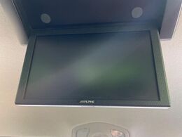 【フリップダウンモニター】家族や友人とお出かけする機会が多い方に大人気のフリップダウンモニター！大画面モニターで車内はエンタメ空間！退屈しがちな長距離ドライブも楽しい時間に変わります！