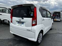 「プロの鑑定」　中古車の恐いところはまさに中古であること。見た目はきれいだけど実は訳有りなんてことは珍しくありません。その点当店のお車はプロの鑑定士による検査を受けた正真正銘の安心車両です。