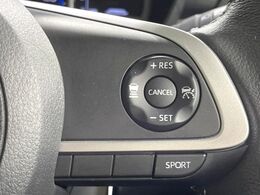 【レーダークルーズコントロール】高速道路での長距離走行が楽に！！自動で速度を保つクルーズコントロールが、衝突軽減システムと連携し、前方の車両を感知して車間を保つように速度調節してくれます！！