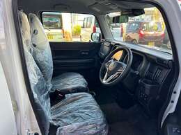 広々とした運転席です！ぜひ1度ご来店いただきご乗車ください！