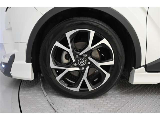 18インチ　純正アルミホイールです。