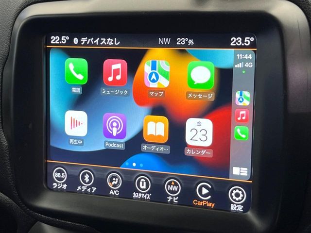 ●Apple　Car　Play：スマホとの有線接続で、ナビ・オーディオ再生などスマホのアプリ機能が画面でも使える便利機能です！
