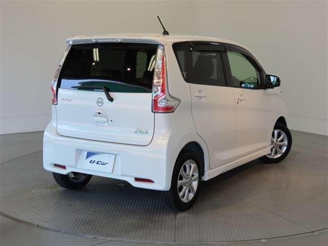 「これって中古車なの？」とおっしゃっていただける、美しい中古車をお届けしたい。U-Car店舗は9店・在庫は約300台ございます。