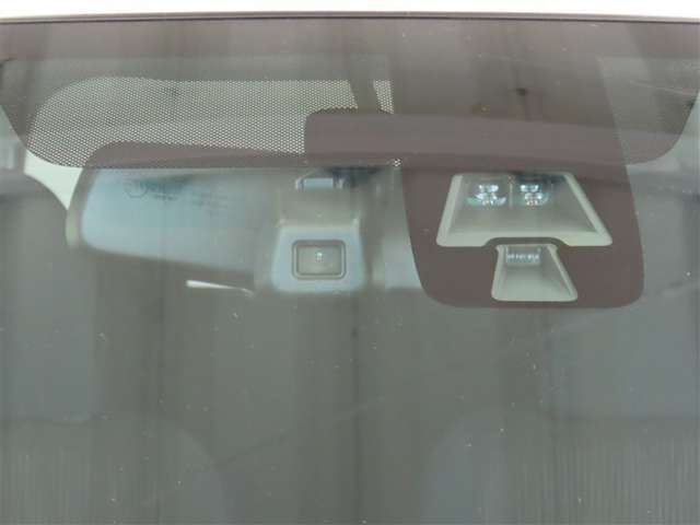 サポカーは、高齢運転者を含めたすべてのドライバーによる交通事故の発生防止・被害軽減対策の一環として、国が推奨する新しい自動車安全コンセプトです。詳しくは販売店スタッフまでおたずねください。