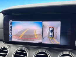 ●パノラミックビューモニター：専用のカメラにより、上から見下ろしたような視点で360度クルマの周囲を確認することができます☆死角部分も確認しやすく、狭い場所での切り返しや駐車もスムーズに行えます。