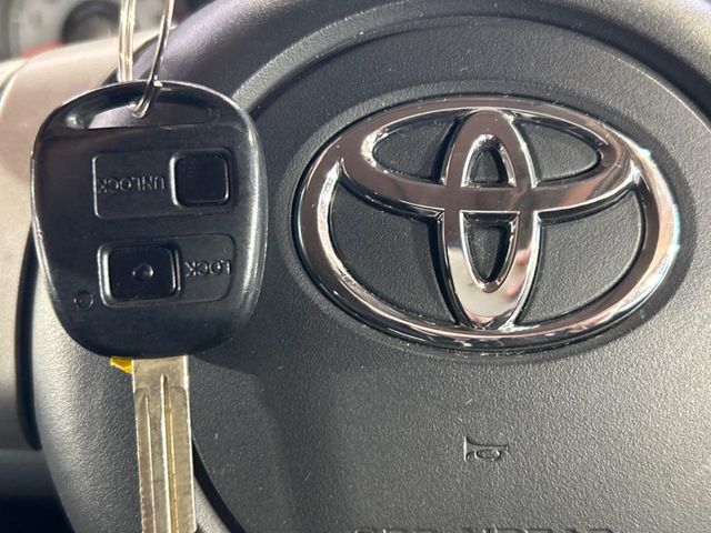【キーレス】少し離れた場所からでもボタン一つでドアの開錠・施錠ができるのでとっても便利！ドアの鍵穴周りに傷をつけることもありません♪