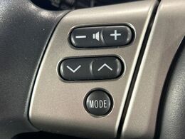 【ステアリングスイッチ】運転中、前方から目線をそらすことなく、オーディオ等の操作が可能な便利機能！安心＆快適なドライブを演出してくれます♪