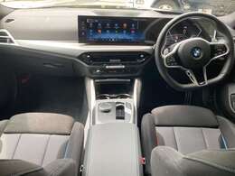 ☆センターパネルを運転席側に僅かに傾けたBMW独特のインパネ☆【駆け抜ける歓び】はここからもスタートしております☆