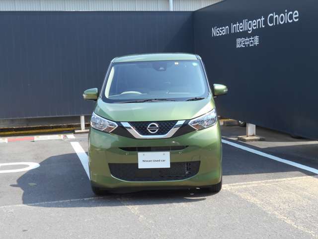 ヘッドライトの上向き下向きを自動で切り替えてくれます。対向車や前方の車にも迷惑をかけにくくなります。