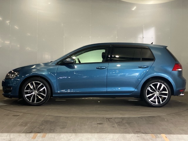 ボディ全体にホンダ純正ボディコーティング・ガードコスメSPを施工いたします。洗車・鉄粉除去・磨き等を行い、その後コーティング溶剤を塗り込んできれいな状態でお渡し致します。
