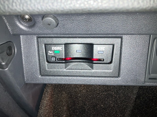 ETC車載器が装備されております。お車の登録後、セットアップを完了してから納車させていただきます。カードをご用意いただければ使用いただけます。