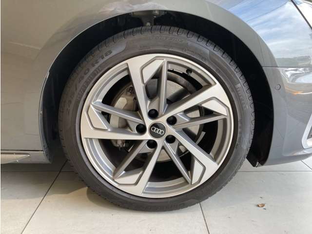 ここではお伝えしきれない装備や車両状態などの詳細をメールにてご説明させて頂きます。無料の《在庫お問合せ・お見積》ボタンをクリック頂くと、回答メールがお客様の元に届けられます！