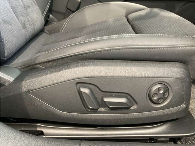 適度な硬さで長時間の運転でも疲れにくいシート設計です。