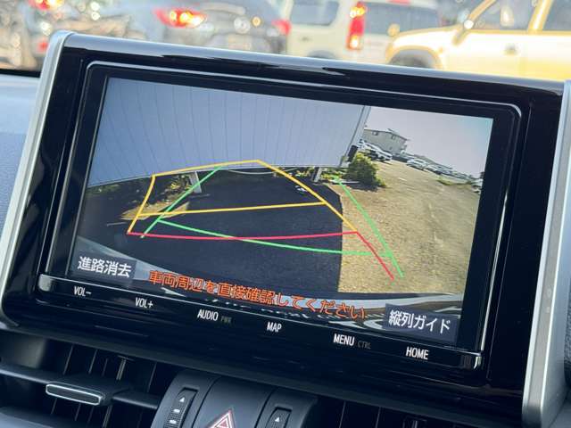 【バックカメラ】駐車時に後方がリアルタイム映像で確認できます。大型商業施設や立体駐車場での駐車時や、夜間のバック時に大活躍！運転スキルに関わらず、今や必須となった装備のひとつです！