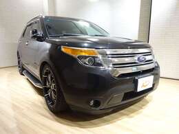 エクスプローラー XLT エコブースト TV CD ETC リヤフリップダウンモニター 前席パワーシート フロント・サイド・リヤカメラ HIDヘッドライト キーレス ローダウン（純正バネ有） 22インチアルミ（純正アルミ有）