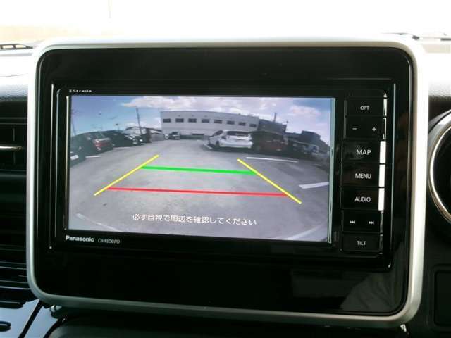 バックモニター付きですので、日常の駐車はもちろん、人や障害物などを映像で確認できるので安心です！（補助装置になりますので、目視でもご確認ください）