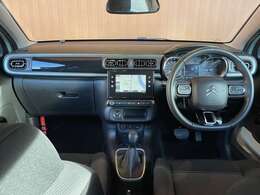 LIBERALAでは多種多様の車種をご用意させていただいております。お客様がご納得いくまで、そのお車の持つ特性を五感すべてで感じ取っていただける場をご提供します。