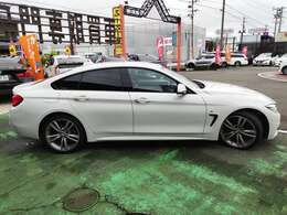 走行少ない！！！ドレスアップは当社にお任せ下さい！当社でアフターパーツの購入、取付も可能です！パーツカタログもご用意しておりますのでお気軽にお問い合わせください！