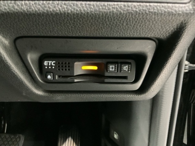 いまや快適なカーライフに欠かせないETCが付いています。