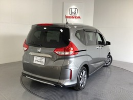 Honda認定中古車 U-Selectは3つの安心をお約束します。　1　Hondaのプロが整備した安心。 2　第三者機関がチェックした安心。　3　購入後もHondaが保証する安心。