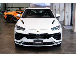 Bonnet air vents in shiny black