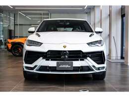 Bonnet air vents in shiny black
