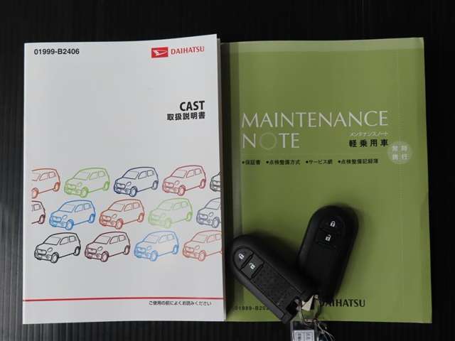 メンテナンスノート、取扱説明書付いています！おクルマの情報が、ギュッと凝縮★　今までの整備記録が記載されている、大事な物です★