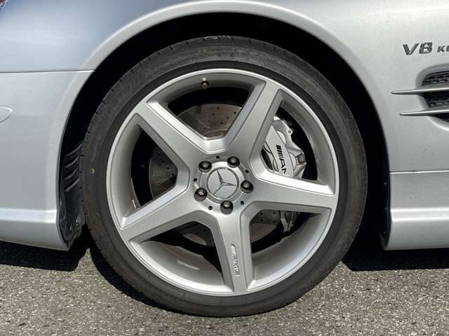 純正アルミ履いてます！重量や質感、精度等はメーカー指定のホイールだけあります！