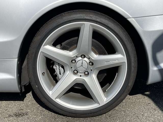 純正アルミ履いてます！重量や質感、精度等はメーカー指定のホイールだけあります！