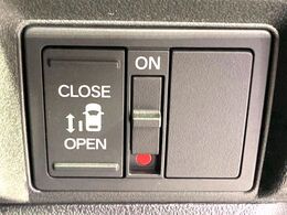 【パワースライドドア】スマートキーや運転席のスイッチでスライドドアの開閉が可能♪電動だから力を入れてドアを開ける必要が無く、小さいお子様でも、重い荷物を持っている時もラクに開け閉めできます♪