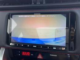 【バックモニター】後ろのカメラの映像をモニターに映し出すことができます！後方の見えない死角や、障害物との距離感をしっかり確認することができます！駐車が苦手な方におすすめです。