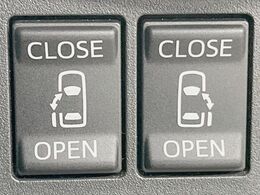 【両側パワースライドドア】スマートキーや運転席のスイッチで後席両側スライドドアの開閉が可能♪電動だから力を入れてドアを開ける必要が無く、小さなお子様でも簡単に開け閉めでき快適です♪