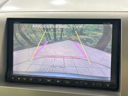 【バックカメラ】駐車時に後方がリアルタイム映像で確認できます。大型商業施設や立体駐車場での駐車時や、夜間のバック時に大活躍！運転スキルに関わらず、今や必須となった装備のひとつです！