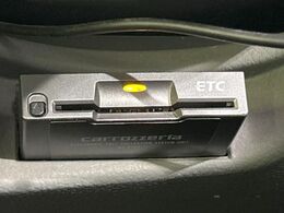 【ETC】高速道路の料金所をストレスなく通過！話題のスポットやサービスエリアに多い「スマートIC」利用時は必須のアイテムです。当店でセットアップを実施、ご納車当日からすぐにご利用いただけます！