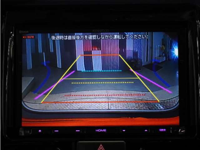 【バックカメラ】後退時も安心。リバース連動で画面が切り替わるのでとっても便利。