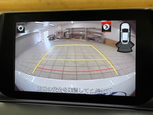 【カラーバックモニター】を装備しております。リアの映像がカラーで映し出されますので日々の駐車も安心安全です。