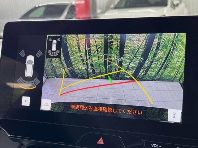 【バックカメラ】駐車時に後方がリアルタイム映像で確認できます。大型商業施設や立体駐車場での駐車時や、夜間のバック時に大活躍！運転スキルに関わらず、今や必須となった装備のひとつです！