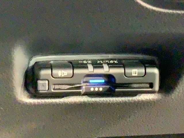 いまや快適なカーライフに欠かせないETCが付いています。