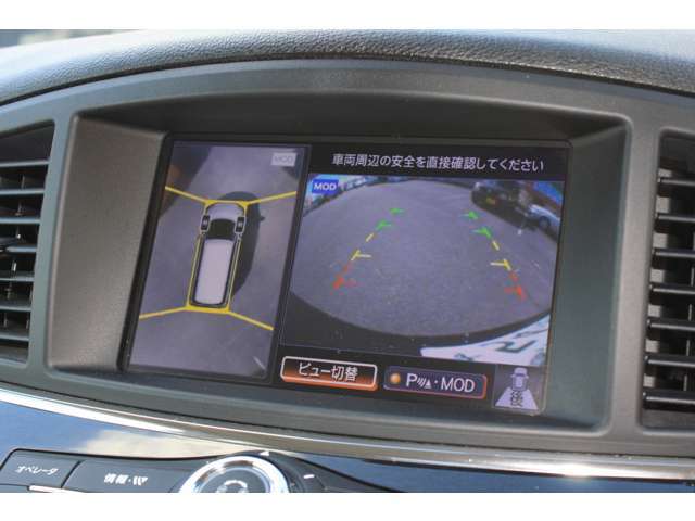 全方位モニター付。路肩や低い障害物を見落とす事もなくなりますし、ギリギリの駐車でも安心して運転できますね。☆お問い合わせはお気軽にフリーダイヤル0078-6042-7716