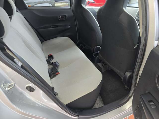 専属スタッフが、お車の内装、外装の仕上げを行っております。納車前にもう一度チェックを行いまして納車をさせていただいております。