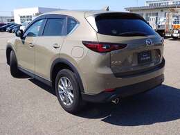 法定整備費用は本体価格に含まれております。洗練されたサービススタッフが法定整備を実施し、必要に応じて交換・修理作業を施したうえで、安心してお乗りいただける状態にしてお引渡し致します。