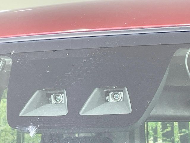 【トヨタセーフティセンス】走行中に前方の車両等を認識し、衝突しそうな時は警報とブレーキで衝突回避と被害軽減をアシスト。より安全にドライブをお楽しみいただけます。