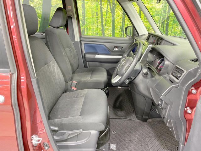 運転席シート廻りは使用感も少なく、良好な状態となっています。丁寧に使われていたことがよくわかりますね。
