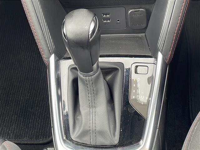 【 シフト 】スムーズなシフトチェンジで快適にお車を操縦していただけます！