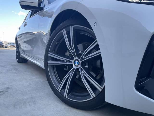 BMW純正アルミホイールです。納車時にはアルミホイールコーティングも承っております！是非ご検討下さいませ。