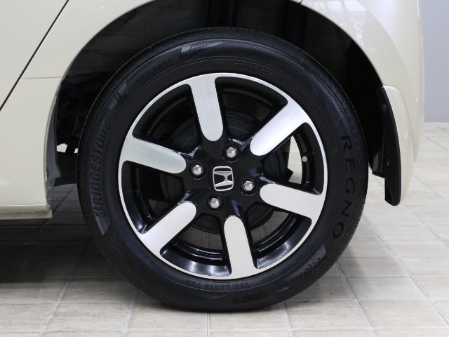 こちらのおクルマは当店の整備工場にて車検を2年取得してお渡しさせていただきます。